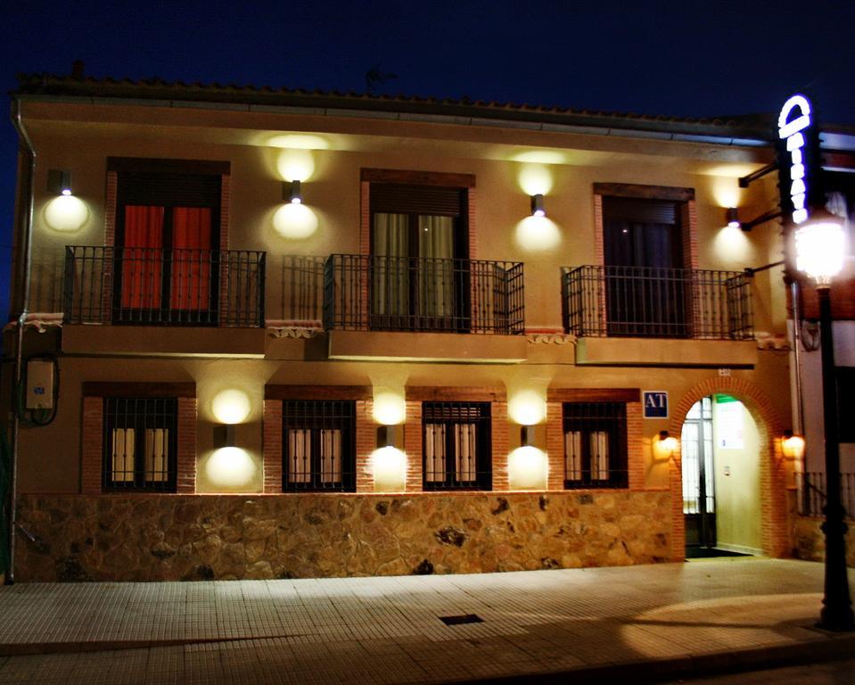 Apartamentos Turisticos Mirayuste Guadalupe  Exteriör bild
