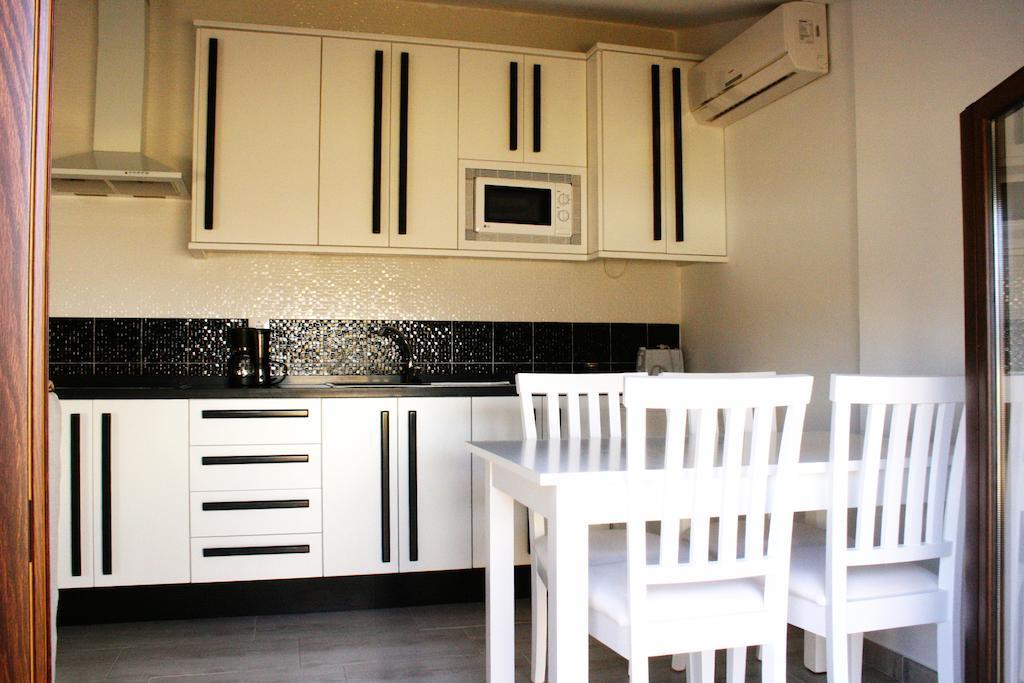 Apartamentos Turisticos Mirayuste Guadalupe  Exteriör bild