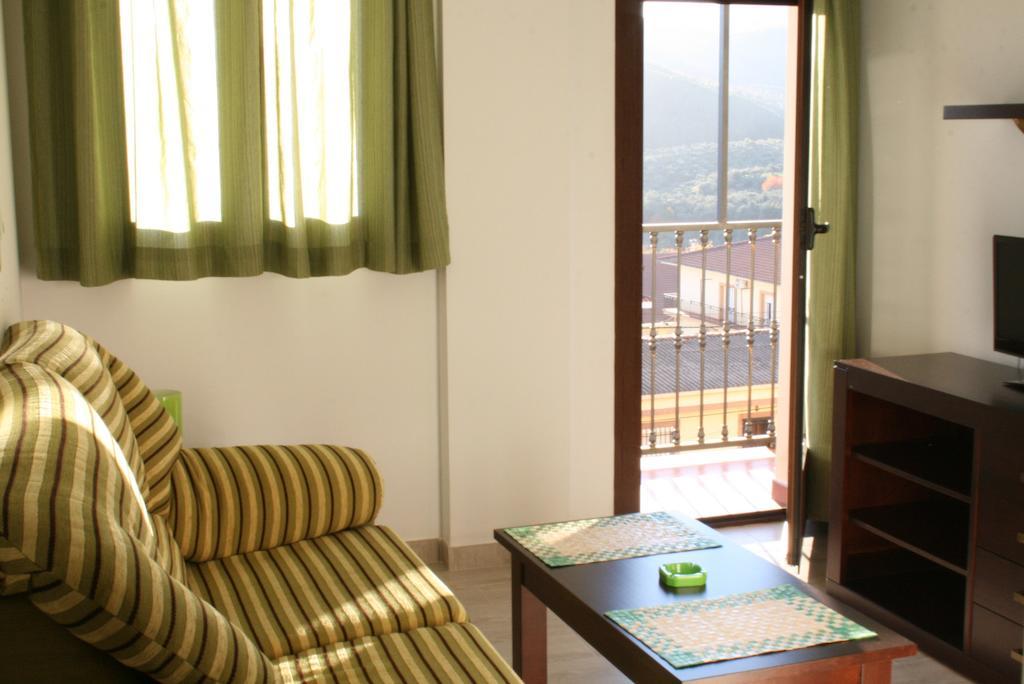 Apartamentos Turisticos Mirayuste Guadalupe  Exteriör bild
