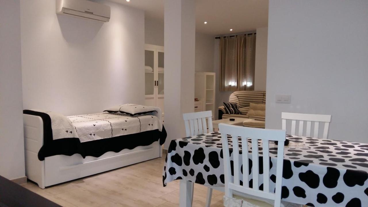 Apartamentos Turisticos Mirayuste Guadalupe  Exteriör bild