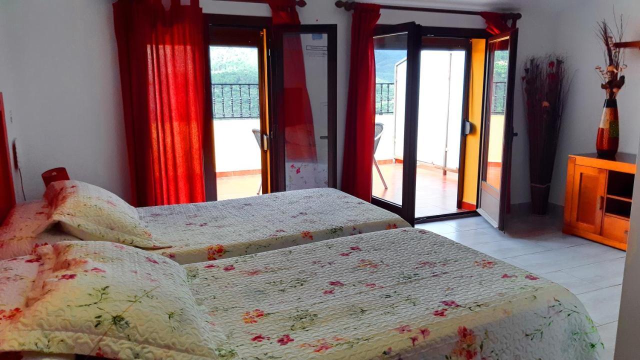 Apartamentos Turisticos Mirayuste Guadalupe  Exteriör bild