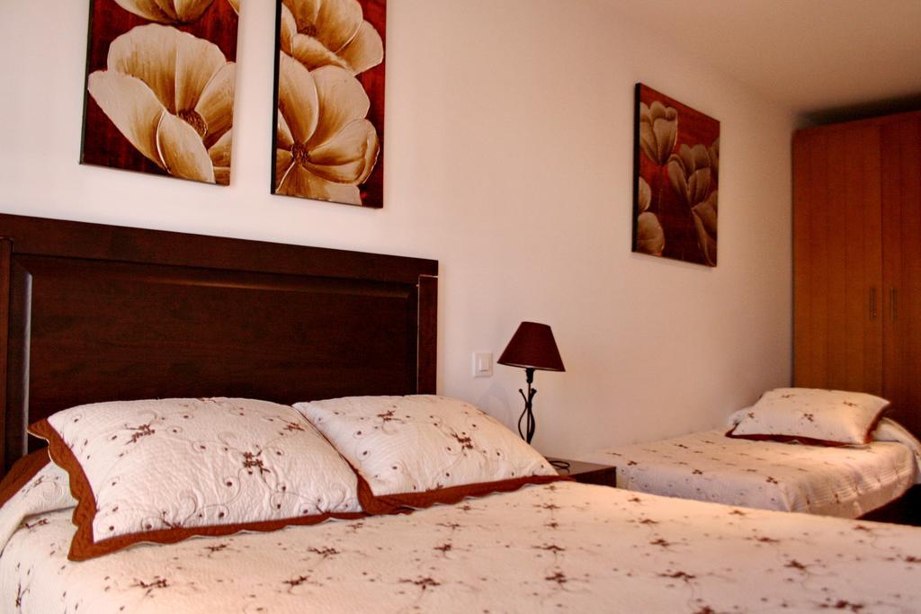 Apartamentos Turisticos Mirayuste Guadalupe  Exteriör bild