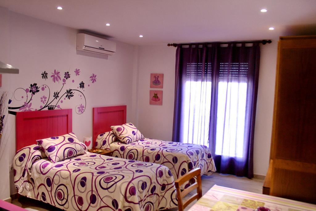 Apartamentos Turisticos Mirayuste Guadalupe  Exteriör bild