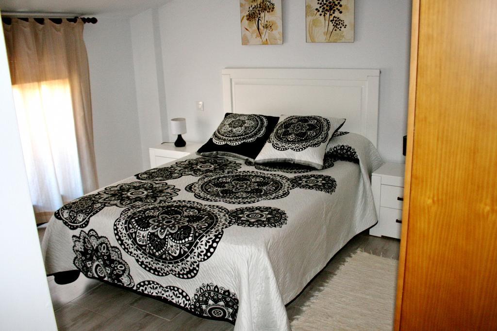 Apartamentos Turisticos Mirayuste Guadalupe  Exteriör bild