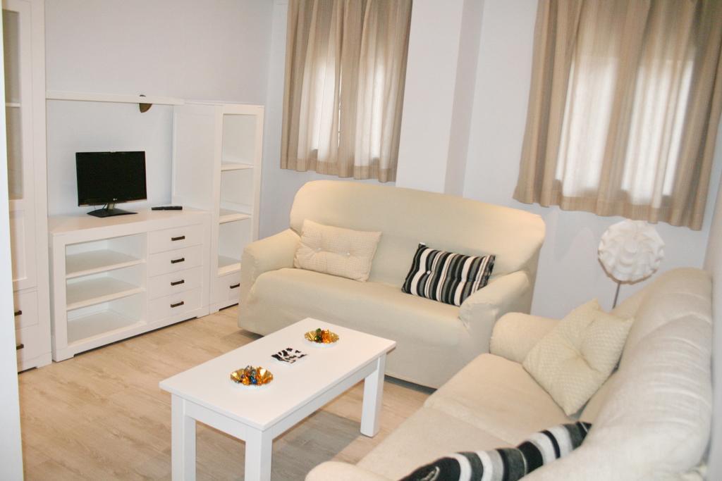 Apartamentos Turisticos Mirayuste Guadalupe  Exteriör bild