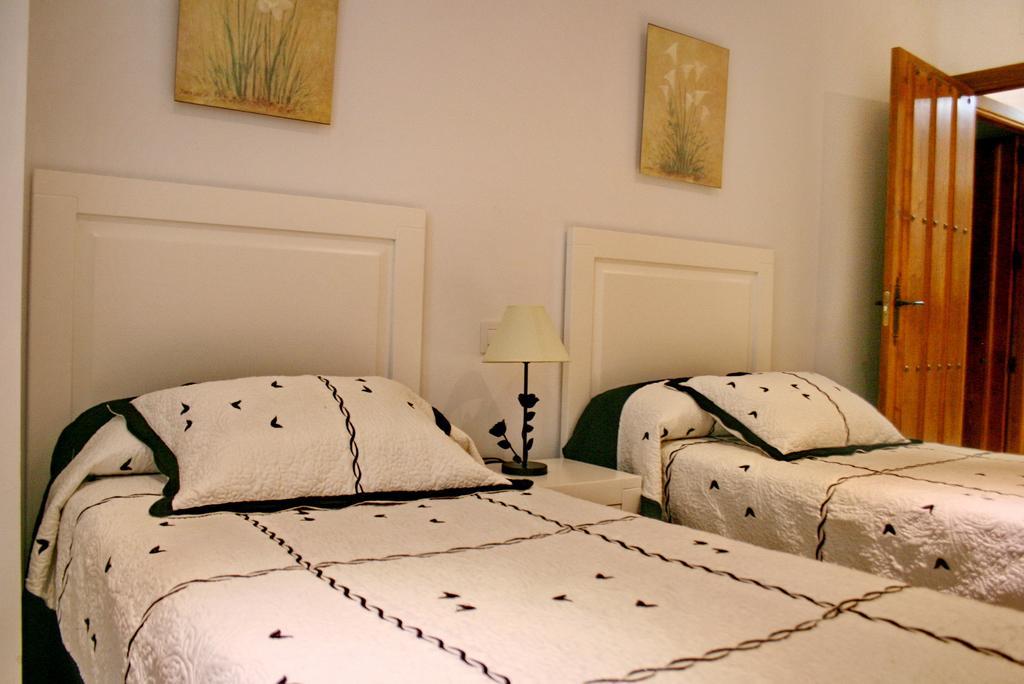 Apartamentos Turisticos Mirayuste Guadalupe  Exteriör bild