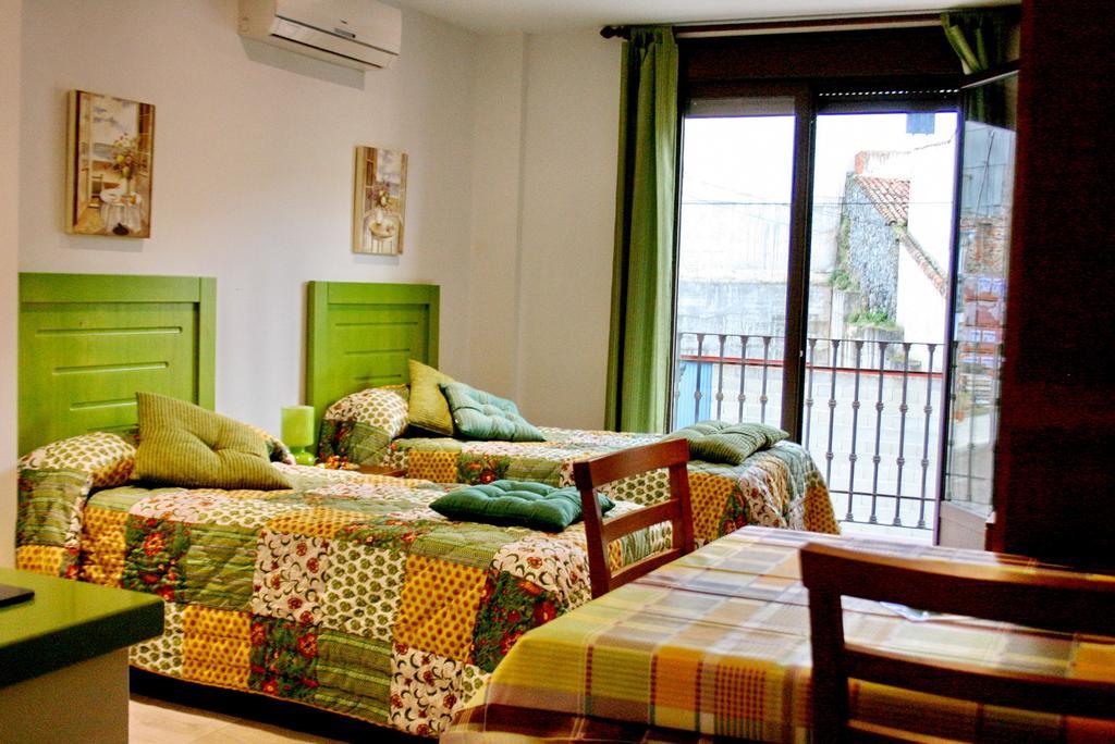 Apartamentos Turisticos Mirayuste Guadalupe  Rum bild