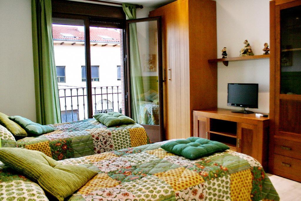 Apartamentos Turisticos Mirayuste Guadalupe  Rum bild