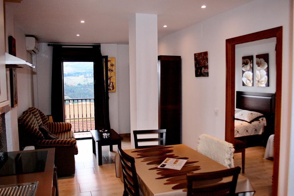 Apartamentos Turisticos Mirayuste Guadalupe  Exteriör bild