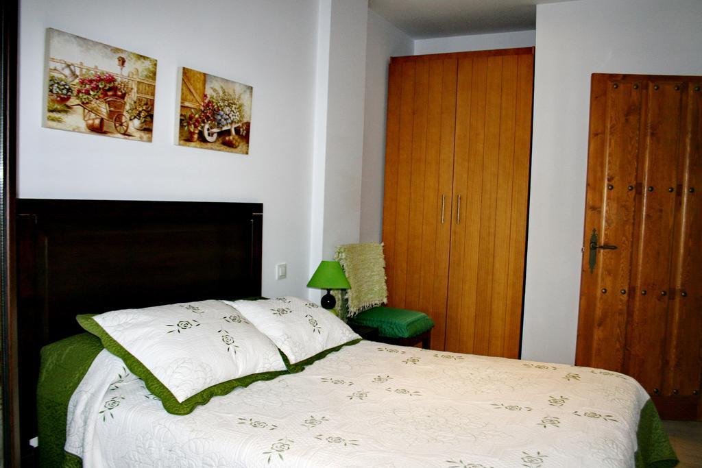 Apartamentos Turisticos Mirayuste Guadalupe  Exteriör bild