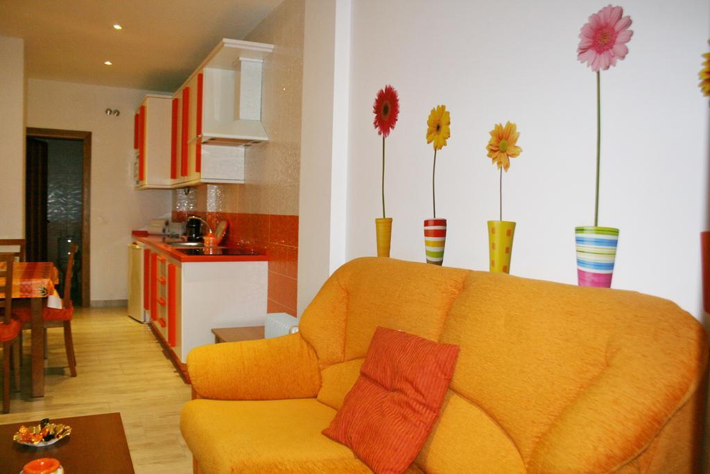 Apartamentos Turisticos Mirayuste Guadalupe  Rum bild
