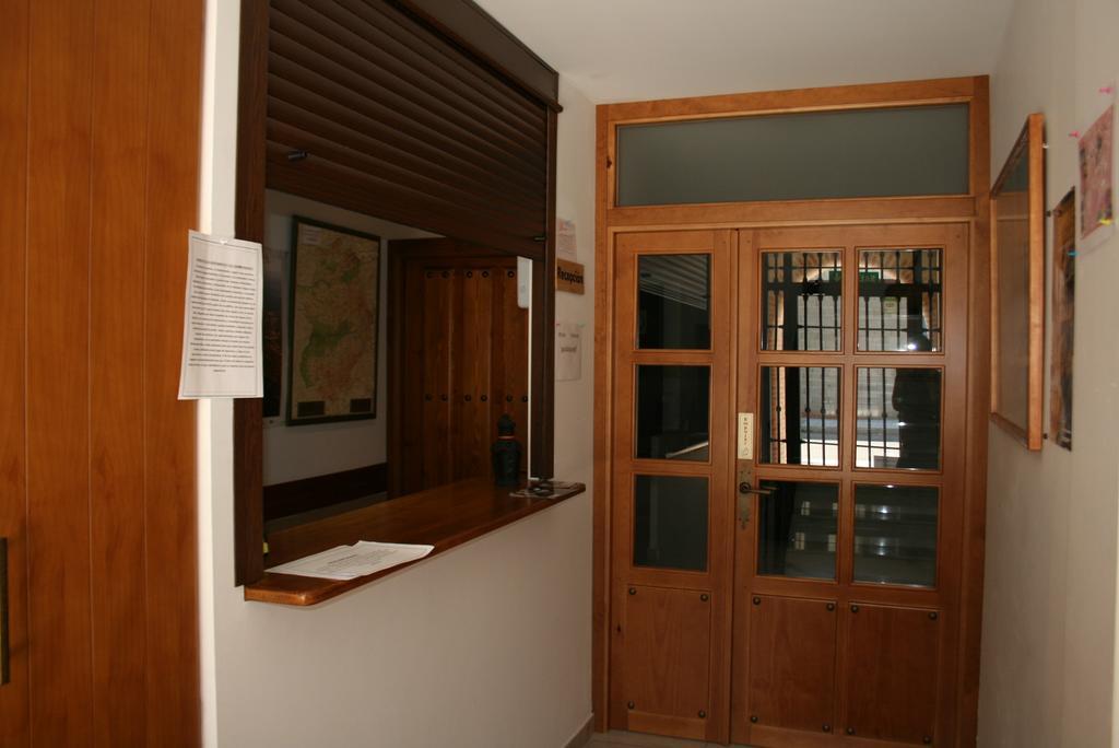 Apartamentos Turisticos Mirayuste Guadalupe  Exteriör bild