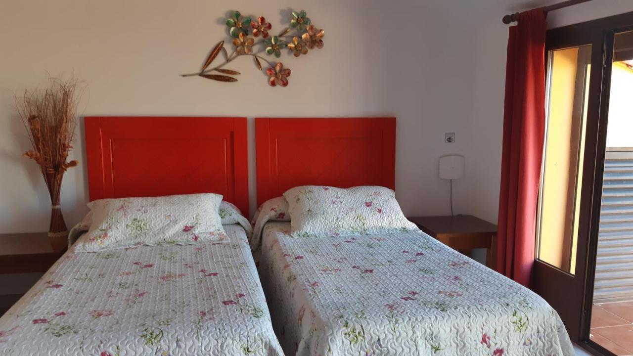 Apartamentos Turisticos Mirayuste Guadalupe  Exteriör bild