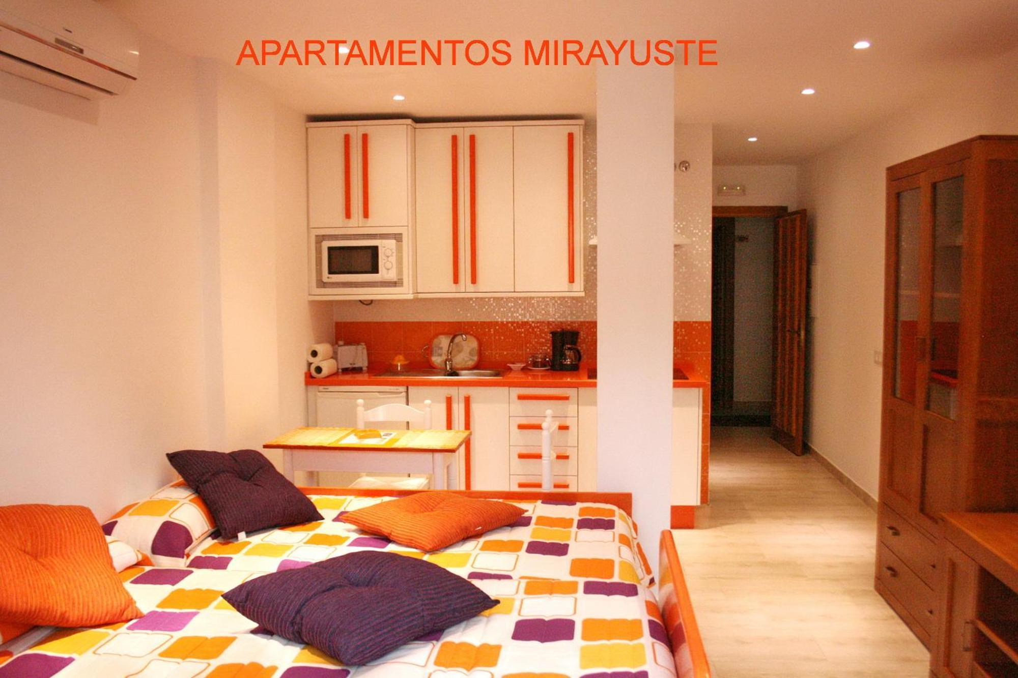 Apartamentos Turisticos Mirayuste Guadalupe  Rum bild