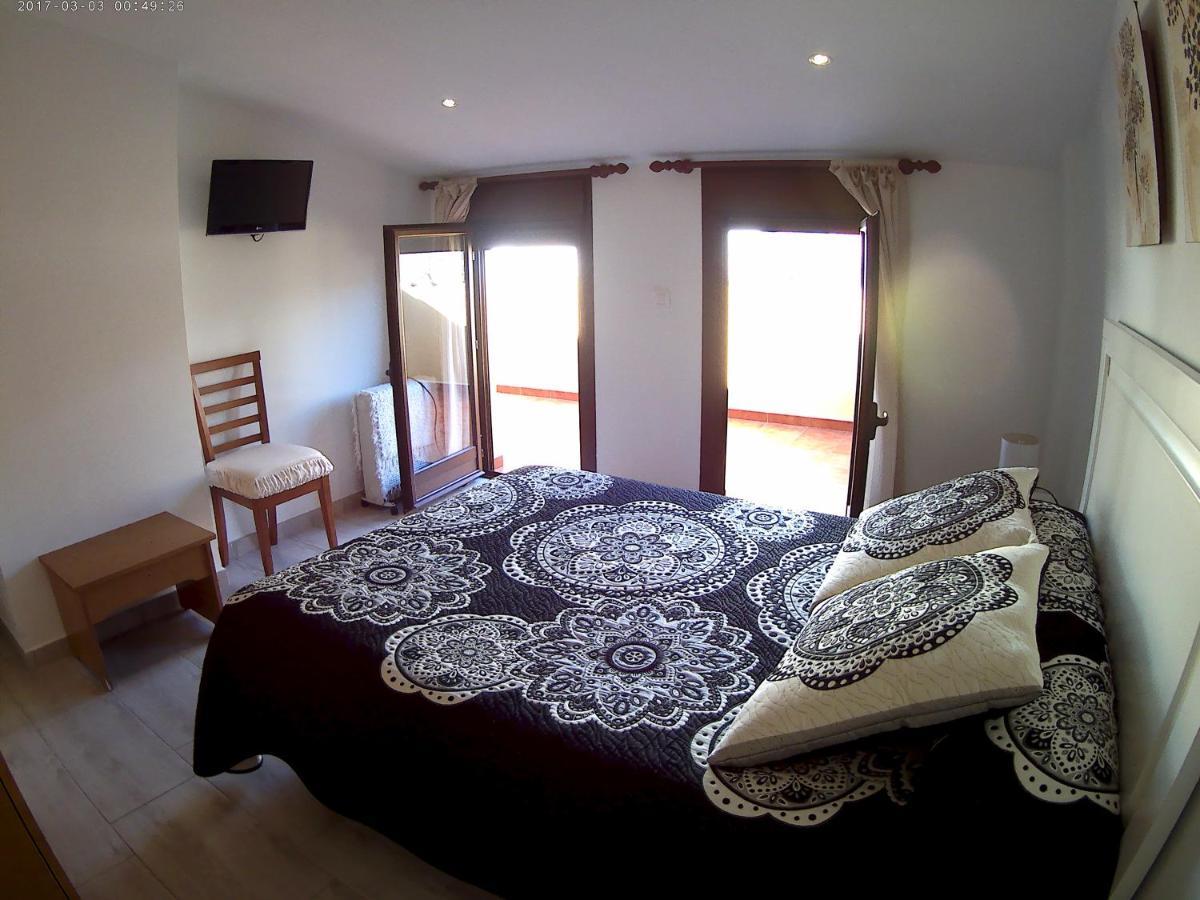 Apartamentos Turisticos Mirayuste Guadalupe  Exteriör bild